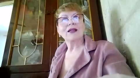 SophieBurnsX online show from May 20, 2026, 8:53 am