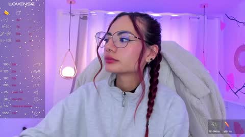 Snapshot of sophiecherry_ chatting on December 9, 2024, 8:33 pm   Sophie  IG sophiecherry es   online show from December 9, 2024, 8:33 pm