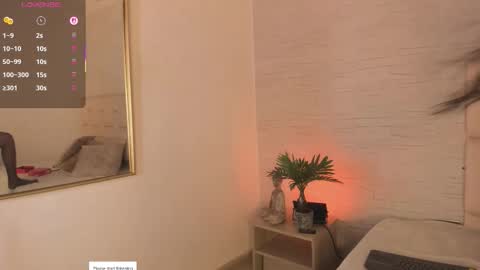 Snapshot of sophiecollins_1 chatting on October 14, 2025, 11:44 am Sophie online show from October 14, 2025, 11:44 am