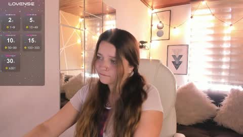 Sophie  online show from April 8, 2026, 1:44 pm