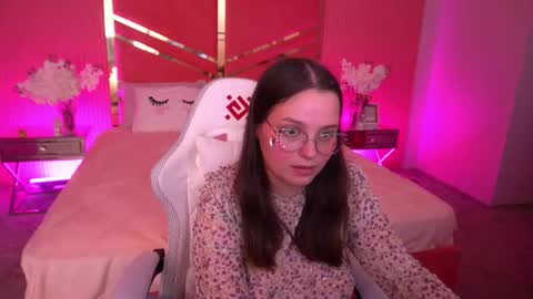Snapshot of sophieedreams chatting on September 13, 2025, 7:57 pm sophieedreams online show from September 13, 2025, 7:57 pm