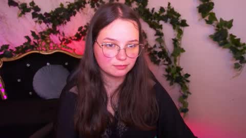 sophieedreams online show from October 28, 2025, 2:42 pm