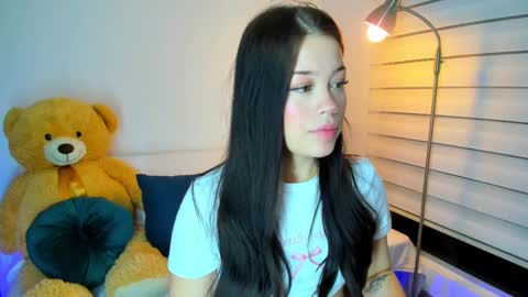 Snapshot of sophieee01 chatting on February 12, 2025, 2:03 am Sophie online show from February 12, 2025, 2:03 am