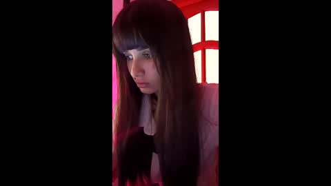 Sophie online show from May 4, 2026, 11:17 am
