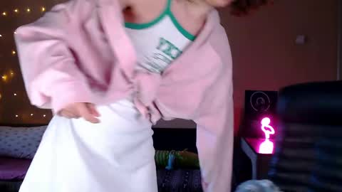 sophieleroux online show from April 15, 2026, 10:44 am