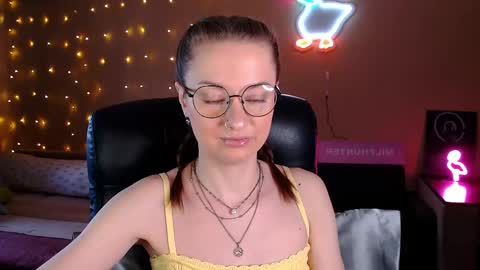 Snapshot of sophieleroux chatting on May 7, 2026, 12:10 pm sophieleroux online show from May 7, 2026, 12:10 pm