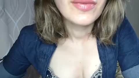 Snapshot of sophiemisss chatting on July 4, 2026, 6:19 am Sophiemisss online show from July 4, 2026, 6:19 am