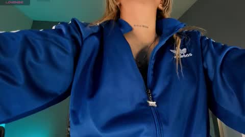 Sophie  Palmer online show from October 30, 2025, 11:00 am