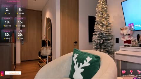 Snapshot of sophyamiller_15 chatting on December 5, 2025, 1:58 am Sophy online show from December 5, 2025, 1:58 am