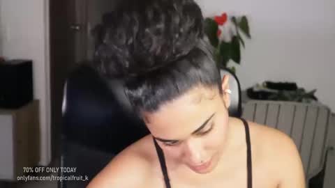 Snapshot of soytropicalfruit chatting on September 12, 2025, 11:48 pm You want to talk to me more personal follow me in My Channel VIP 50 the discount online show from September 12, 2025, 11:48 pm