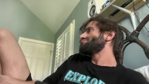 Snapshot of spacecase843 chatting on January 25, 2025, 4:35 pm TrndSettrz online show from January 25, 2025, 4:35 pm