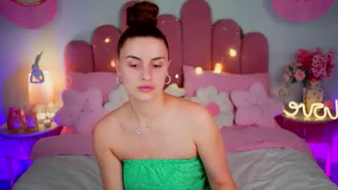 Julia online show from June 14, 2026, 1:35 pm