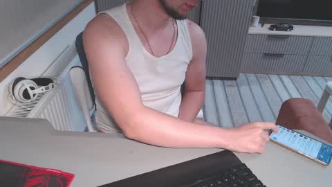 Snapshot of spb78 chatting on January 23, 2025, 8:24 pm Art online show from January 23, 2025, 8:24 pm