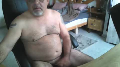 Snapshot of spektor1389 chatting on February 19, 2025, 4:55 am spektor1389 online show from February 19, 2025, 4:55 am