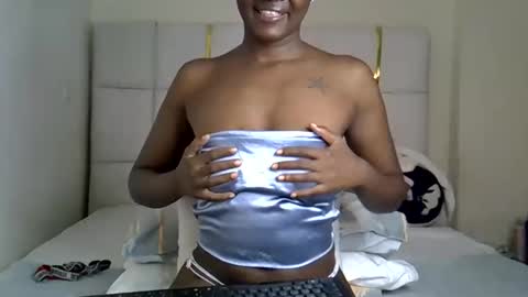 blackqueen online show from May 24, 2026, 3:33 am