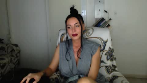 Carla online show from September 10, 2025, 4:51 pm