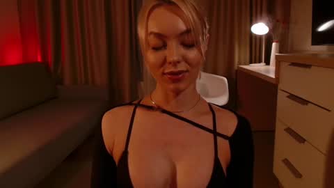 Elizabeth online show from December 1, 2024, 4:29 pm