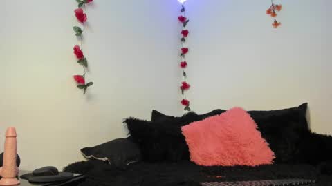 Snapshot of split_girl chatting on February 12, 2025, 3:07 am EMMA online show from February 12, 2025, 3:07 am