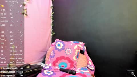 Snapshot of split_girl chatting on October 9, 2025, 10:13 am EMMA online show from October 9, 2025, 10:13 am