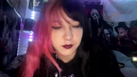 Pixie online show from September 9, 2025, 4:06 pm