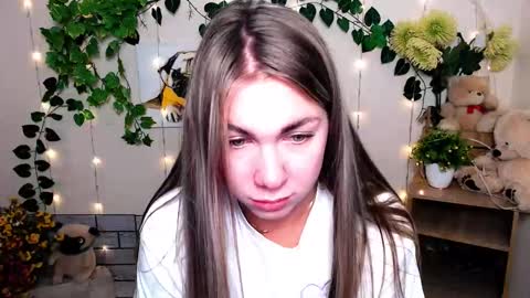 Karina online show from November 12, 2025, 10:48 am