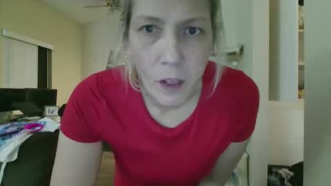 Snapshot of squirtingduo chatting on December 5, 2025, 2:09 am SquirtingDuo online show from December 5, 2025, 2:09 am