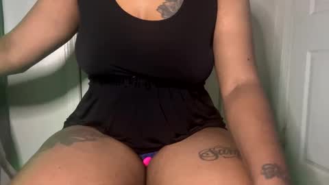 Slimmy.. your ebony goddess  online show from December 9, 2024, 9:26 pm