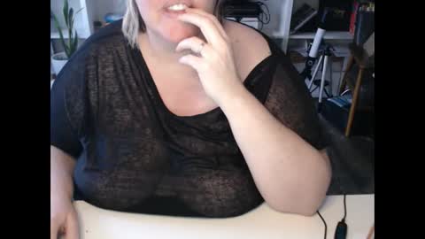 Snapshot of squirtymilfjess chatting on December 13, 2024, 2:49 pm Messi Jessi online show from December 13, 2024, 2:49 pm