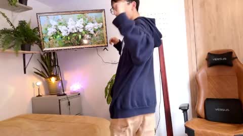 sr_evann online show from April 9, 2026, 3:39 pm