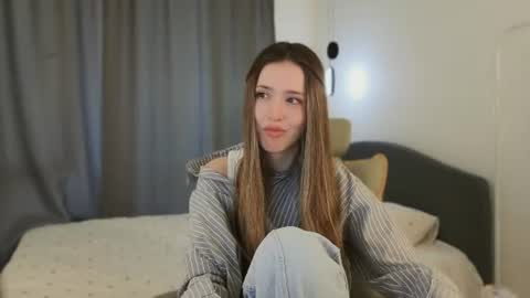 Chloe online show from June 14, 2026, 4:47 am