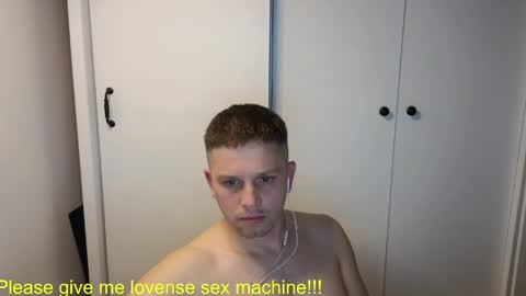 st1vemaster01 online show from May 18, 2026, 2:12 pm