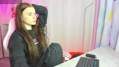 Stacey GMT5 Mo Tu We Th Fr Sa 3am -10am online show from December 6, 2024, 1:51 am