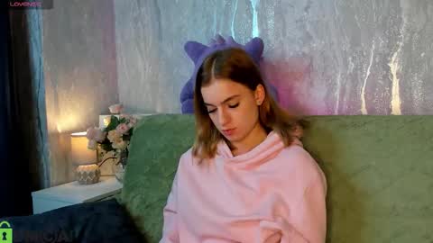 Snapshot of stacey_brown chatting on December 19, 2025, 1:01 am Stacey GMT5 Mo Tu We Th Fr Sa 3am -10am online show from December 19, 2025, 1:01 am