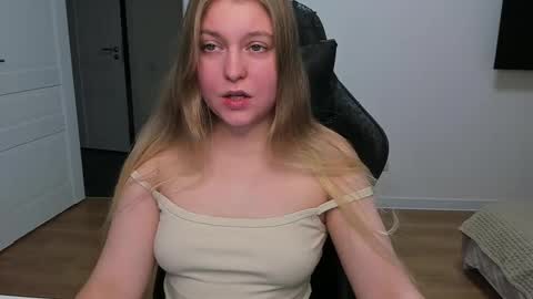 Stacy  online show from November 6, 2025, 1:12 pm