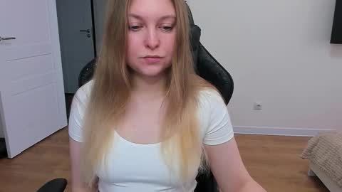 Stacy  online show from February 5, 2026, 10:42 am