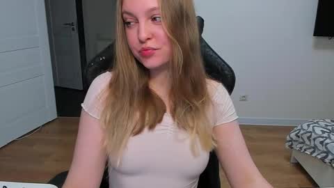 Snapshot of stacy_miraclee chatting on May 17, 2026, 6:48 pm Stacy online show from May 17, 2026, 6:48 pm