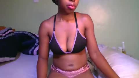 stacy_queenl online show from December 22, 2025, 12:18 am