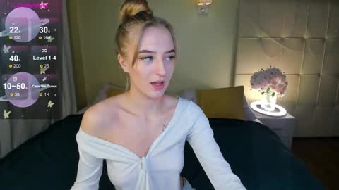 Snapshot of stacy_riiver chatting on February 21, 2025, 8:18 am Stacy Mon Tue Wed Thu Fri Sun GMT GMT 3 1000am - 0400pm online show from February 21, 2025, 8:18 am