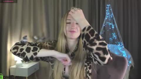 Snapshot of stacy_riiver chatting on October 3, 2025, 8:55 am Stacy Mon Tue Wed Thu Fri Sun GMT GMT 3 1000am - 0400pm online show from October 3, 2025, 8:55 am