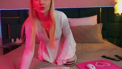 StacyEvances online show from October 5, 2025, 6:17 pm
