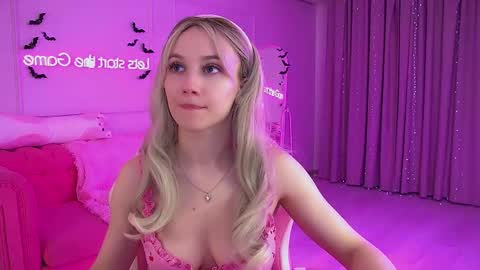 StacyEvances online show from October 14, 2025, 6:31 pm