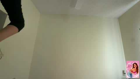 Snapshot of stara_dreams chatting on June 19, 2026, 12:48 am Stara Winters online show from June 19, 2026, 12:48 am