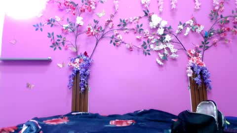 alejandra online show from April 11, 2026, 7:29 pm