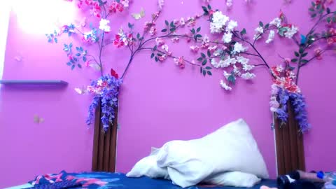 alejandra online show from April 18, 2026, 7:58 pm