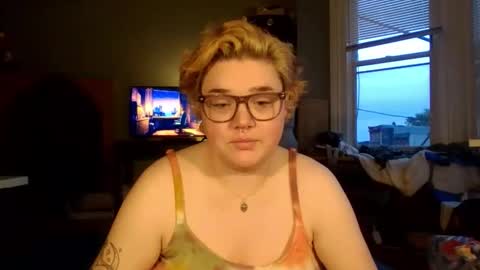 Darling online show from April 29, 2026, 11:33 pm