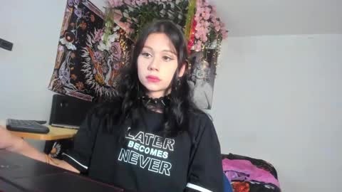 starmoonly online show from February 16, 2025, 3:04 am