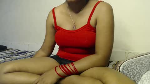 Snapshot of starrywhispers chatting on May 16, 2026, 12:04 pm StarryWhispers online show from May 16, 2026, 12:04 pm