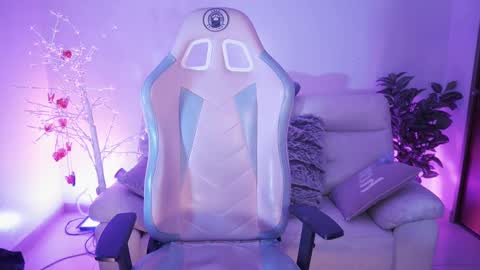 Yoko online show from October 8, 2025, 1:03 am