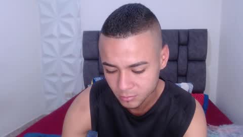 Snapshot of staywild_ chatting on December 6, 2024, 10:52 pm Julian and Andres online show from December 6, 2024, 10:52 pm