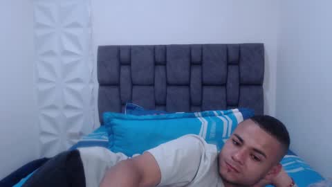 Snapshot of staywild_ chatting on December 20, 2024, 1:25 am Julian and Andres online show from December 20, 2024, 1:25 am